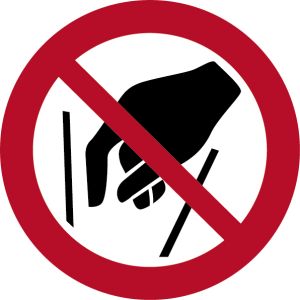 P015 Hineinfassen verboten.jpg